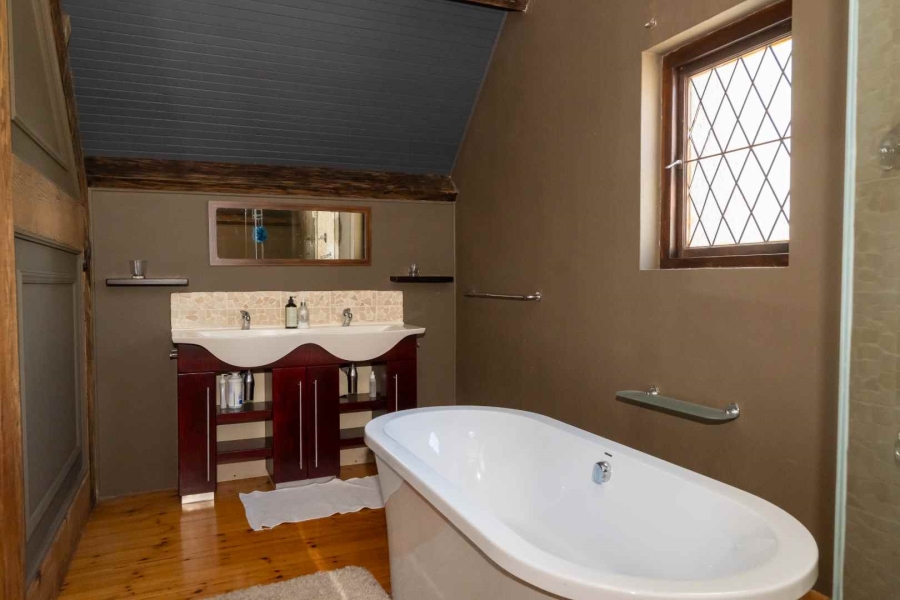 5 Bedroom Property for Sale in Walmer Eastern Cape